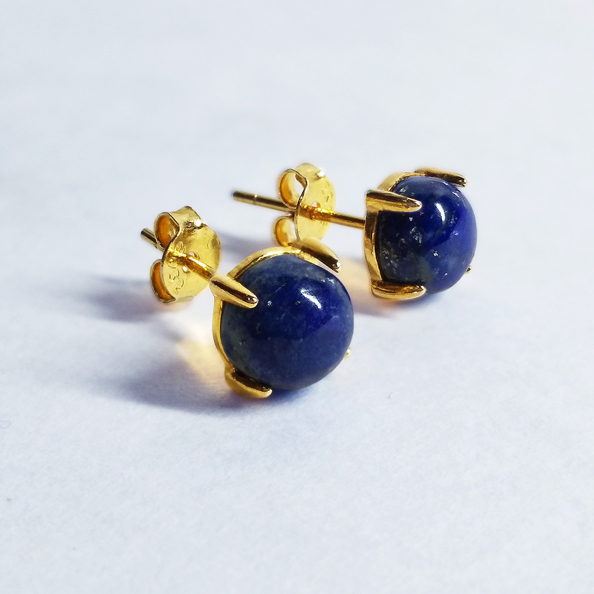 美しい瑠璃色。 大粒(6mm) ラピスラズリのピアス　　[送料無料]