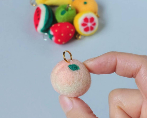 再販♡桃気球♡♡羊毛フェルト 2cdfcd881e293687f08e19bb55aff6