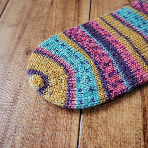 40%OFF 手編みの靴下 水色×ピンク サイズ24cm(表示価格は値下げ済