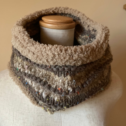 バレンタインにふわふわネックウォーマーブラウン系手編み スヌード