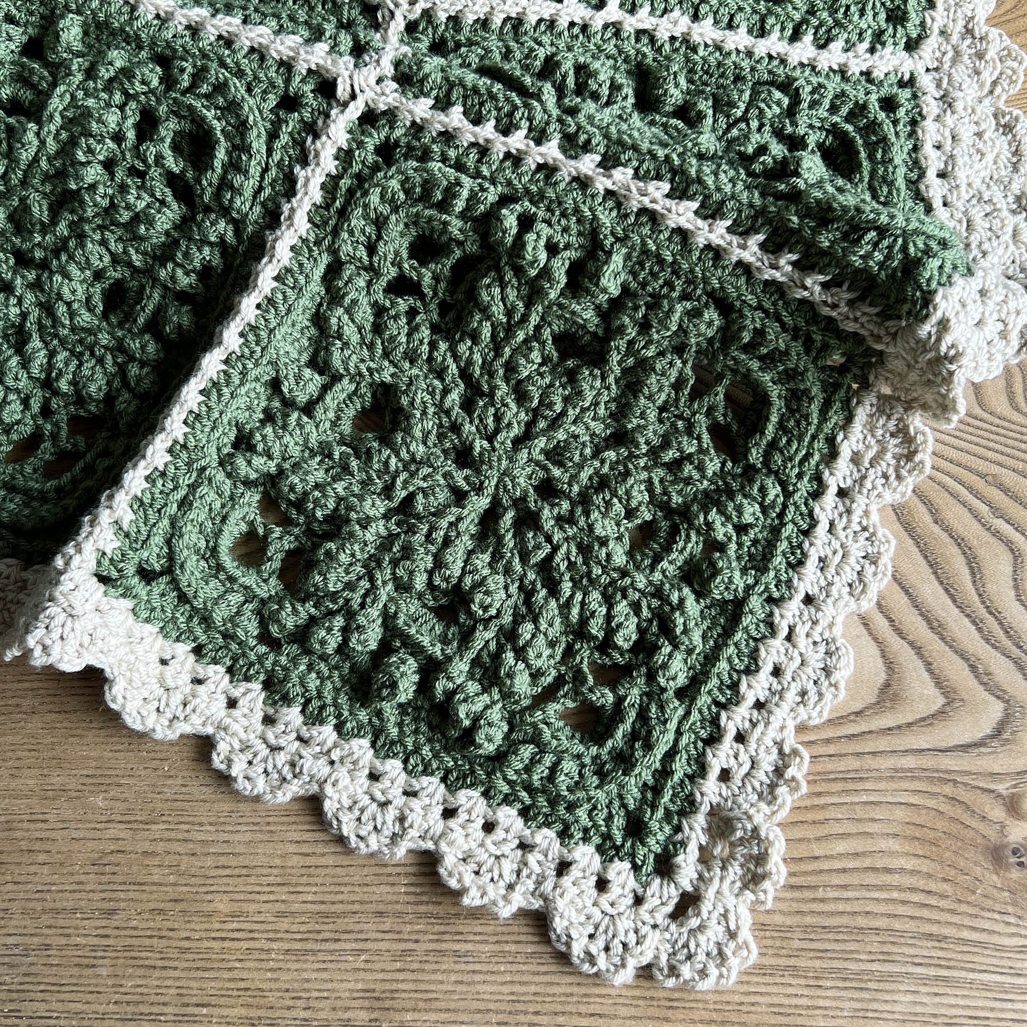 No. 13 ひざかけ「Book Sale Blanket」 designed by Julia Hart