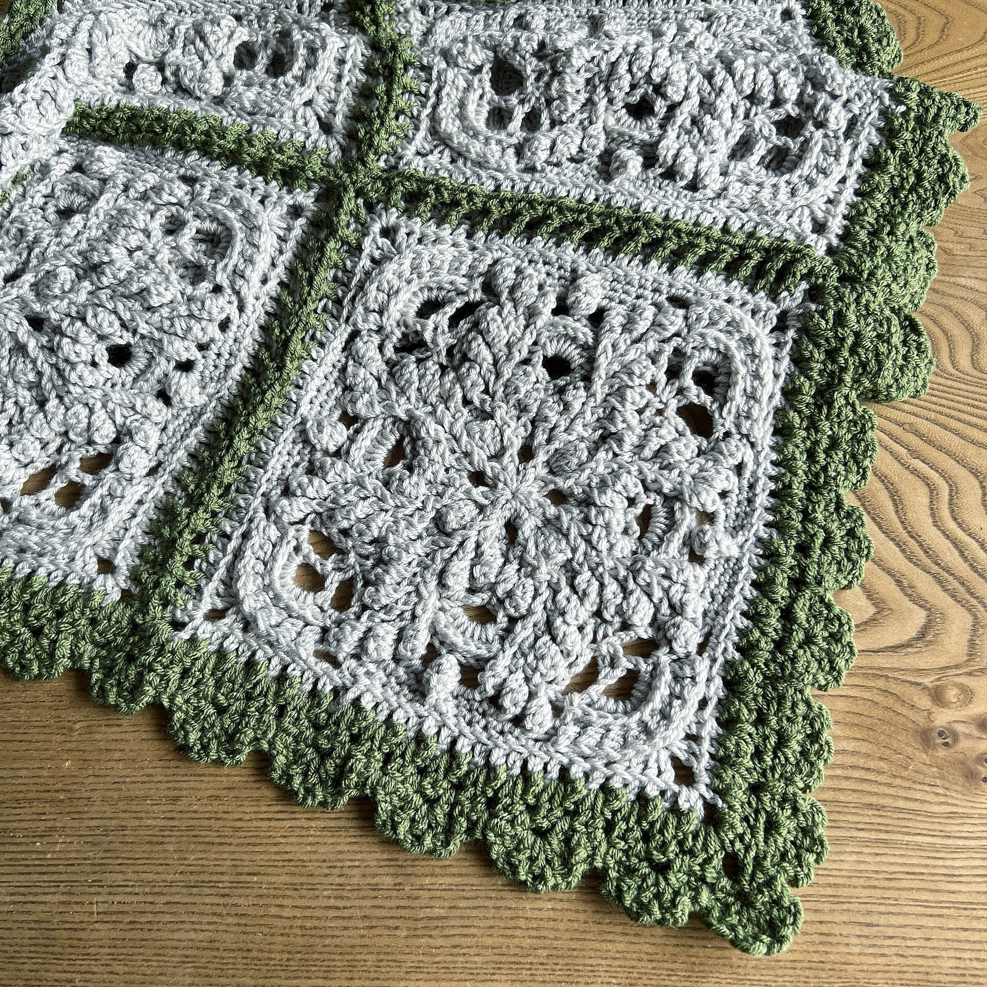 No. 15 ひざかけ「Book Sale Blanket」 designed by Julia Hart