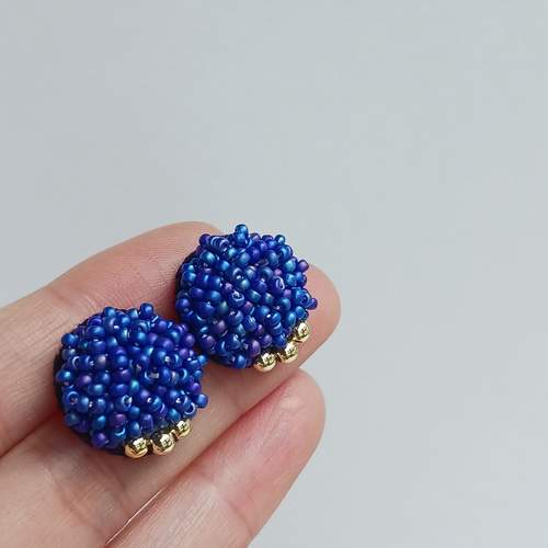星降る夜…オーロラ ブルー の つぶつぶ ビーズ刺繍 ピアス