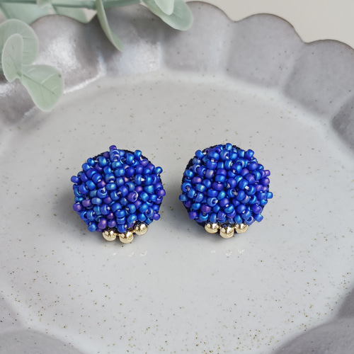 星降る夜…オーロラ ブルー の つぶつぶ ビーズ刺繍 ピアス