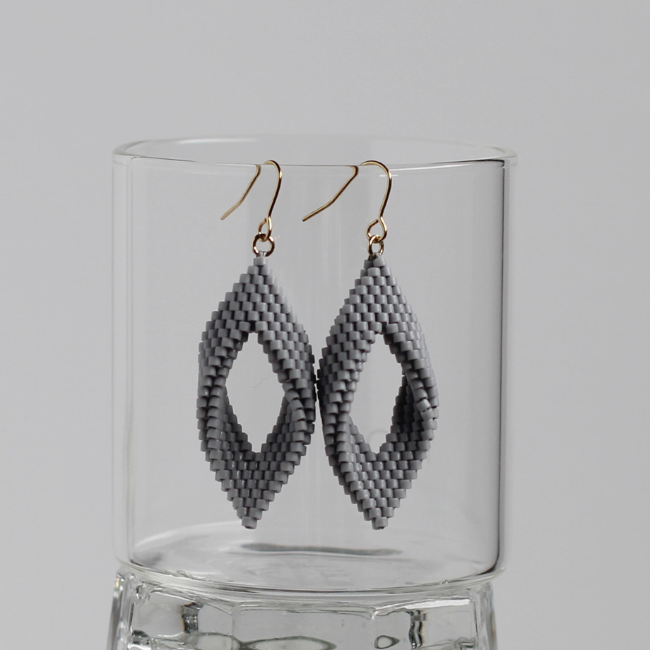 リーフピアス（グレー）