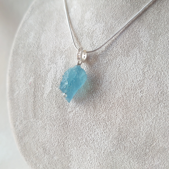 アクアマリン原石ネックレスとブレスレット 