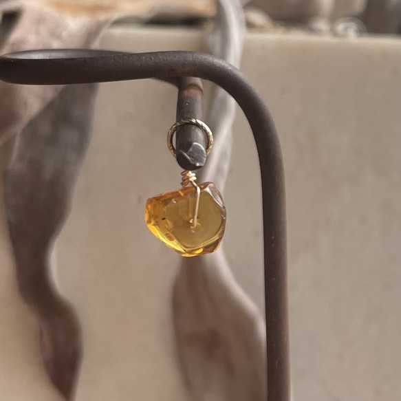 118 ブルーアンバー　14kgf　アンバー　琥珀　ネックレス　チャーム 7枚目の画像