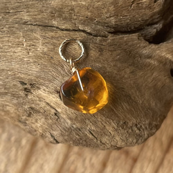 118 ブルーアンバー　14kgf　アンバー　琥珀　ネックレス　チャーム 5枚目の画像