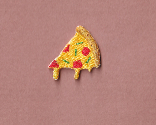 とろけるチーズのピザ刺繍ワッペン｜ミニサイズ 1枚｜アイロン接着OK