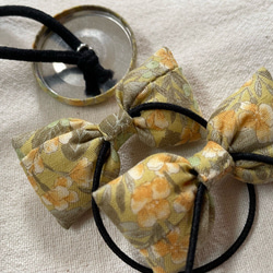 【送料無料】お揃いヘアゴム（黄色/花柄）小リボン&くるみボタンセット 4枚目の画像