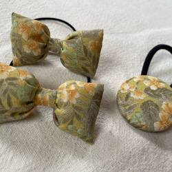 【送料無料】お揃いヘアゴム（黄色/花柄）小リボン&くるみボタンセット 5枚目の画像