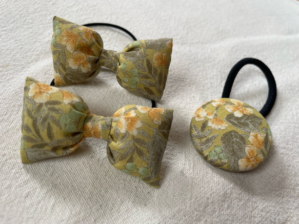 【送料無料】お揃いヘアゴム（黄色/花柄）小リボン&くるみボタンセット 5枚目の画像