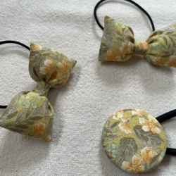 【送料無料】お揃いヘアゴム（黄色/花柄）小リボン&くるみボタンセット 7枚目の画像