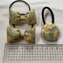 【送料無料】お揃いヘアゴム（黄色/花柄）小リボン&くるみボタンセット 3枚目の画像