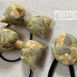 【送料無料】お揃いヘアゴム（黄色/花柄）小リボン&くるみボタンセット 1枚目の画像