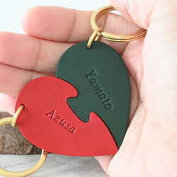 クリスマス早割中♪イタリア革の名入れが嬉しいニコイチハートのキーホルダー 真鍮金具 15枚目の画像