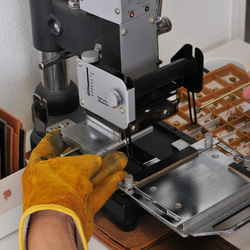 クリスマス早割中♪イタリア革の名入れが嬉しいニコイチハートのキーホルダー 真鍮金具 13枚目の画像