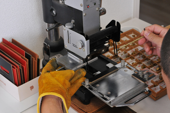 クリスマス早割中♪イタリア革の名入れが嬉しいニコイチハートのキーホルダー 真鍮金具 13枚目の画像