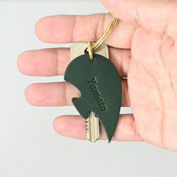 クリスマス早割中♪イタリア革の名入れが嬉しいニコイチハートのキーホルダー 真鍮金具 9枚目の画像