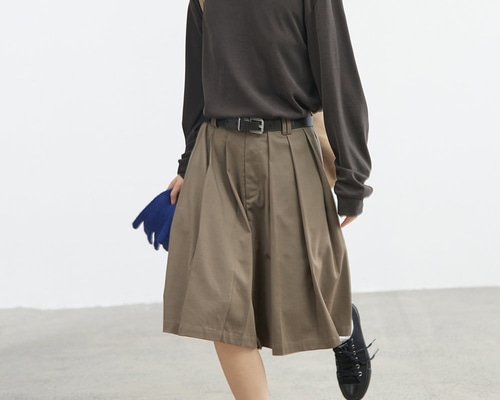 ♥プリーツプリーズ♥中古品　キュロットスカート カーキー色 スカーチョ¸¸✿ 女性らしく見せながら足さばきが良い♪プリーツキュロット ダーク