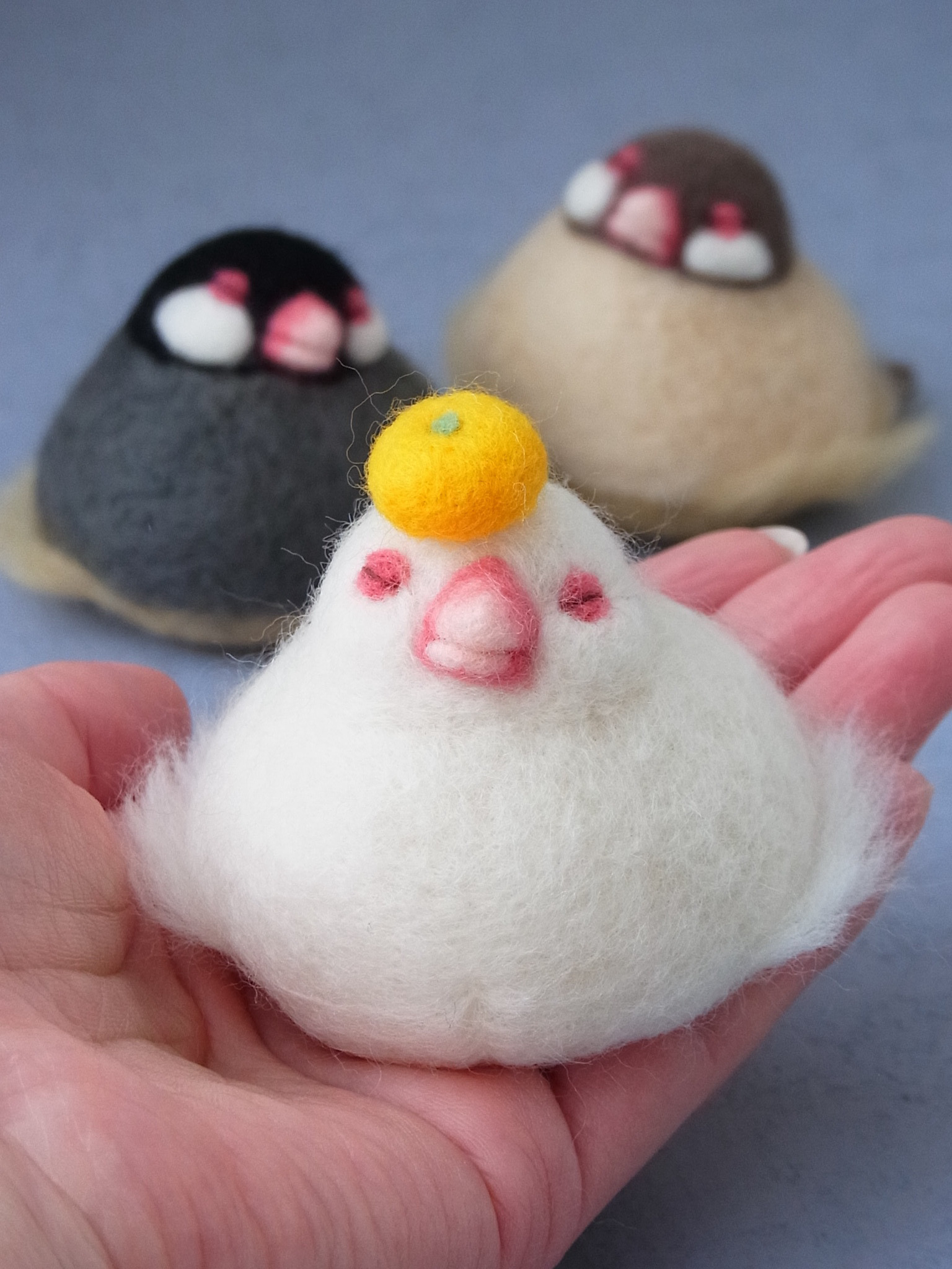 手のひらで溶けるぶんちょおもち　羊毛フェルト　文鳥　餅　鏡餅　マスコット