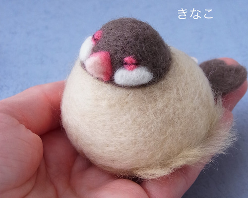 手のひらで溶けるぶんちょおもち 羊毛フェルト シナモン文鳥 餅 鏡餅