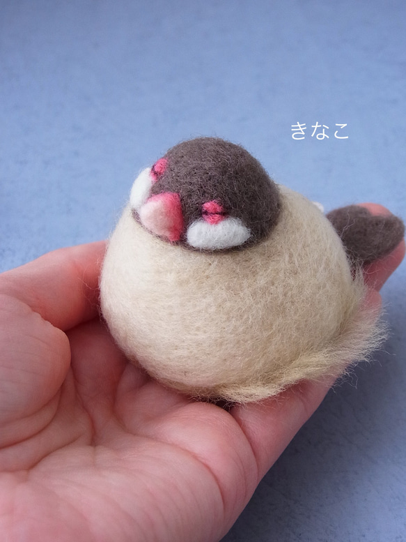 手のひらで溶けるぶんちょおもち 羊毛フェルト シナモン文鳥 餅 鏡餅