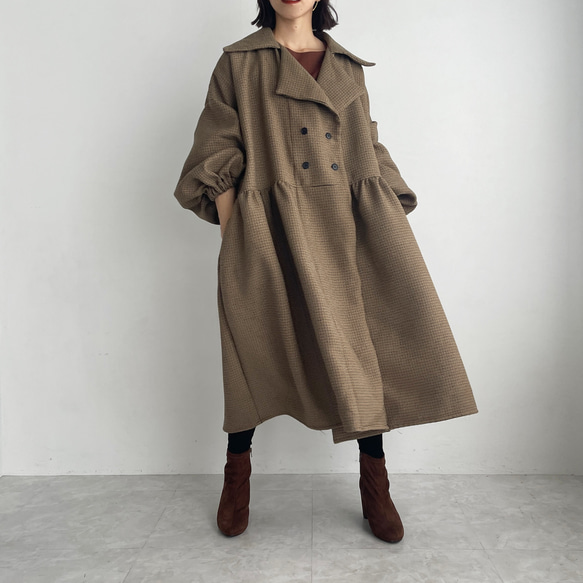 縮褶格紋大衣（棕色） 第2張的照片
