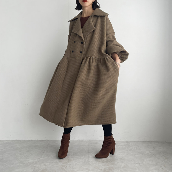 縮褶格紋大衣（棕色） 第3張的照片