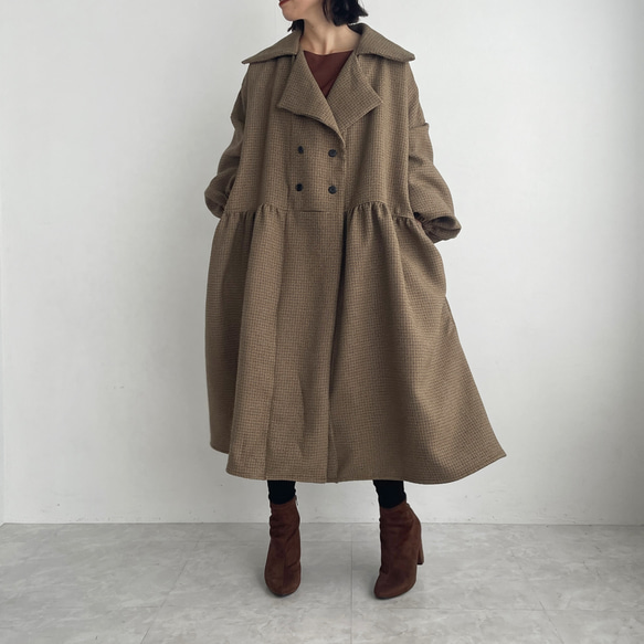 縮褶格紋大衣（棕色） 第4張的照片