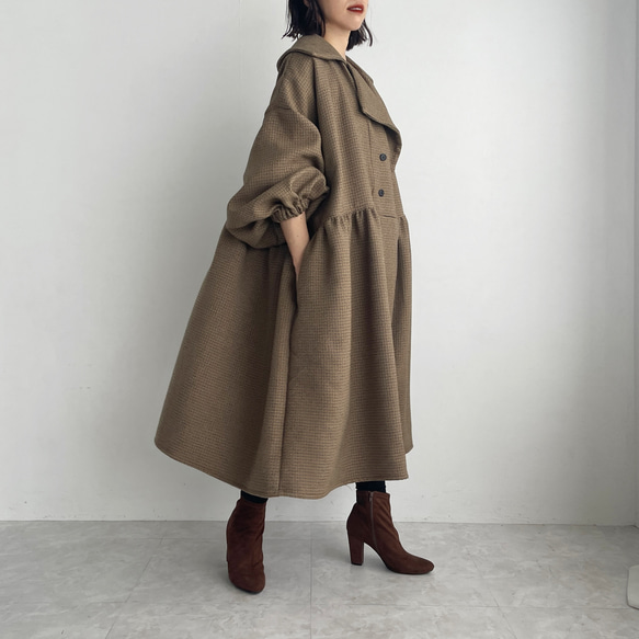 縮褶格紋大衣（棕色） 第6張的照片