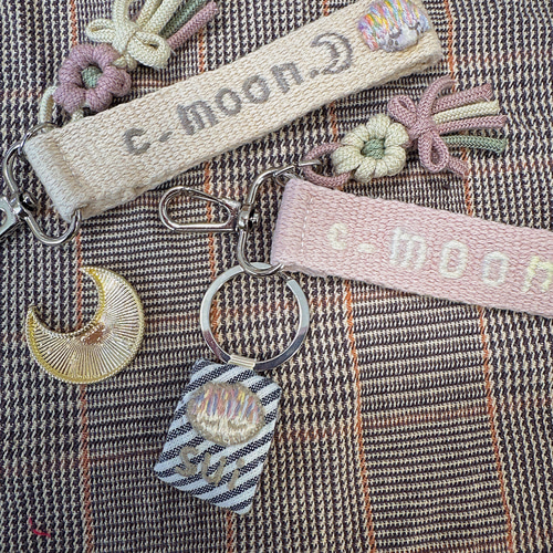 【即購入◎】名前 オーダー 名入れ刺繍キーホルダー バッグチャーム ネームタグ ネームタグ 名前オーダー 名入れ刺繍キーホルダー バッグチャーム