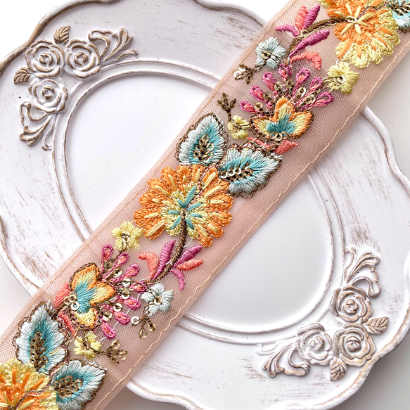 550 【 幅：4.5cm 】 インド刺繍リボン　ベージュ　チュール　オレンジ　ブルー 1枚目の画像
