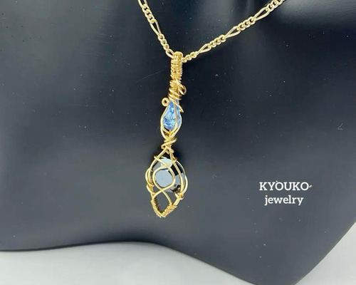 スワロフスキー ネックレス 新品未使用 スワロフスキー(SWAROVSKI)|スワロフスキー はち ネックレス