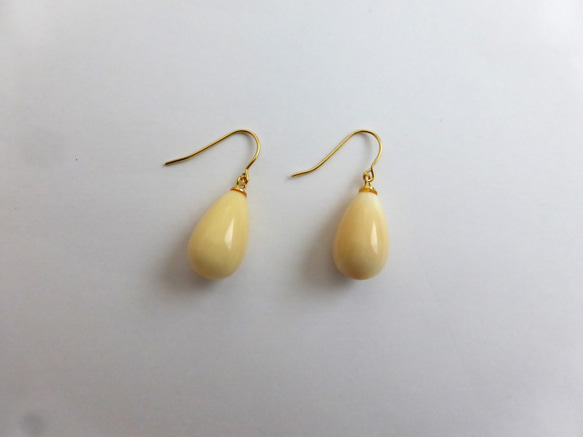 鯨歯　マッコウクジラ　イヤリング＆ピアス クジラ歯 丸玉 ピアスチェーンタイプ – 海想