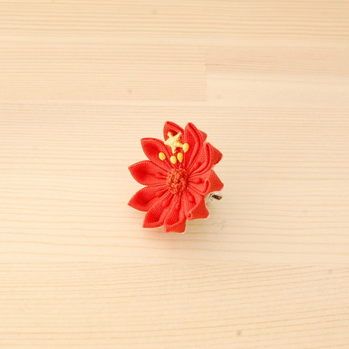 つまみ細工の中国国旗 ブローチ 文ノ兎 FUMINOTO 通販 18418339