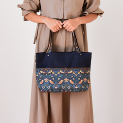 《特集掲載》A4トートバッグ モリス×倉敷帆布 ウイリアムモリス 帆布 本革 a4が入るトートバッグ ストロベリーシーフ 4枚目の画像