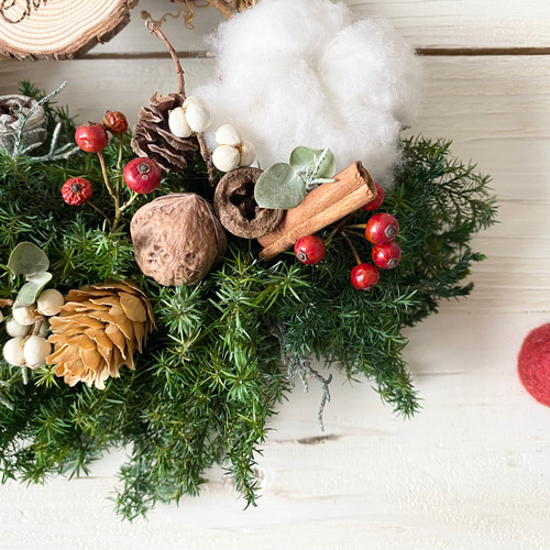 ❁ホワイト❁ クリスマスハーフリース❁プリザーブドフラワーsale中◡̈ .:*♡ Amazon｜クリスマスリース 玄関 グリーン プリザーブドフラワー 29cm