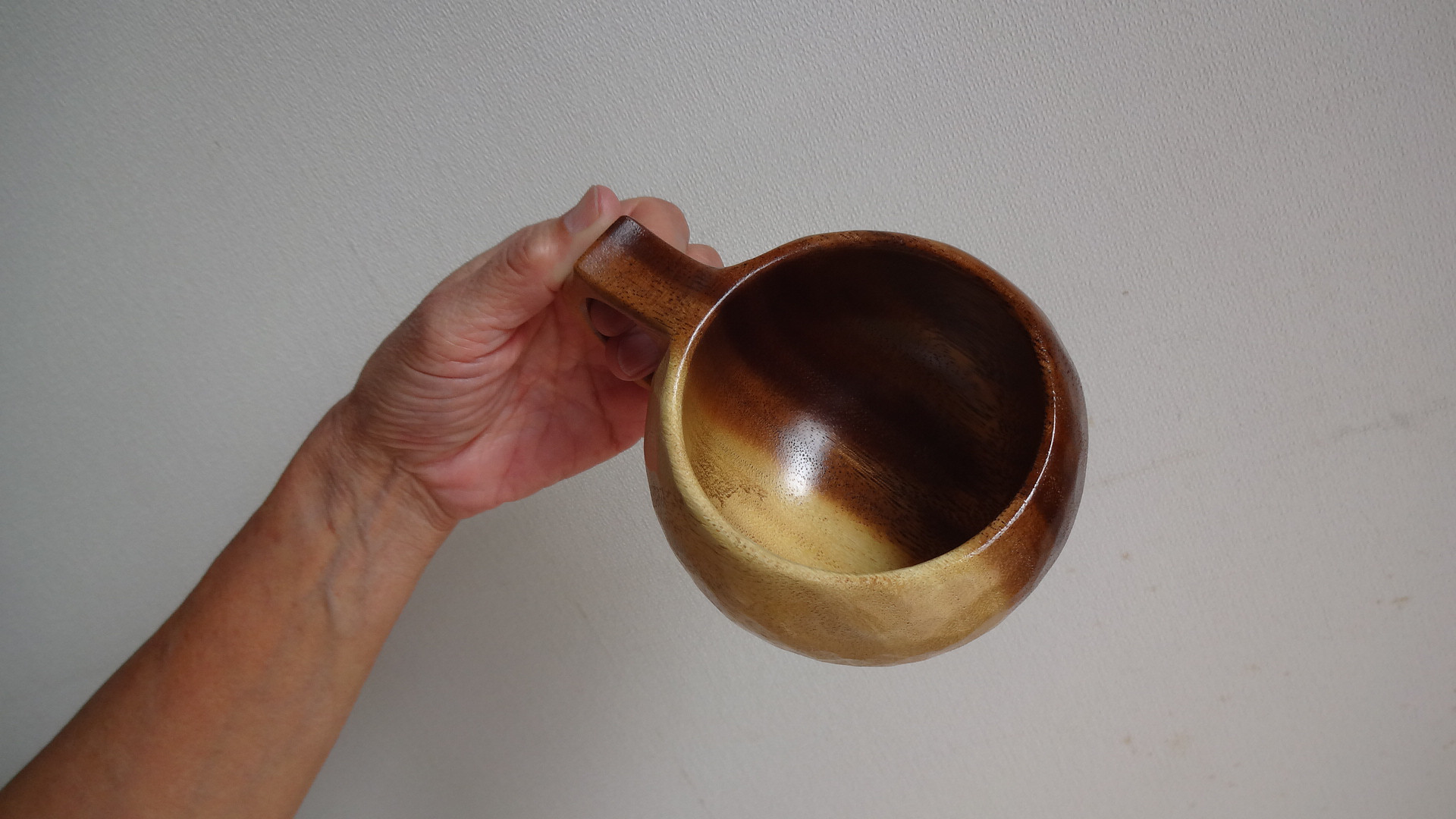 モンキーポッドの一木彫りコーヒーカップ