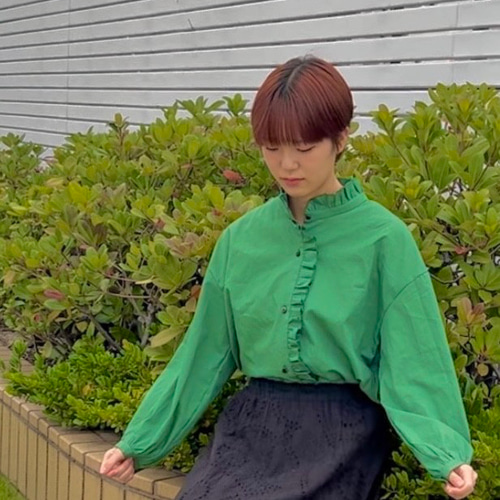 KAPITALスタンドカラーフリルブラウス　ストライプ　グリーン SUIT SQUARE（スーツスクエア） 【スーツスクエア】スタンドフリル