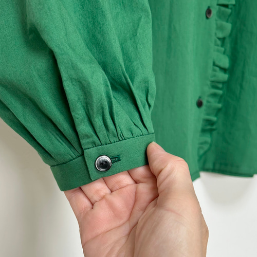 フォーマルにも！ぐるりと豪華なフリルシャツ＊スタンドカラー＊長袖