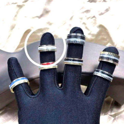 ✴️至高 モアサナイト ホワイトセラミック LOGO 4連 キャトルリング  