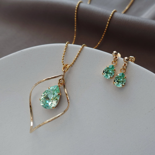 グリーンクリソライト クリスタルドロップ ピアス /イヤリング ピアス