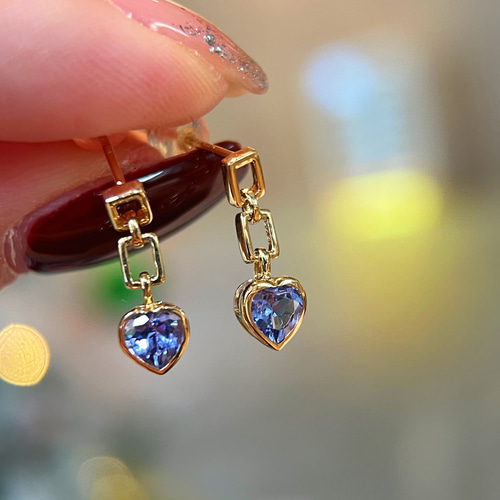 耳元におしゃれで華やかな印象を与えるトルコ石3連ピアス 妖しく K18YG 