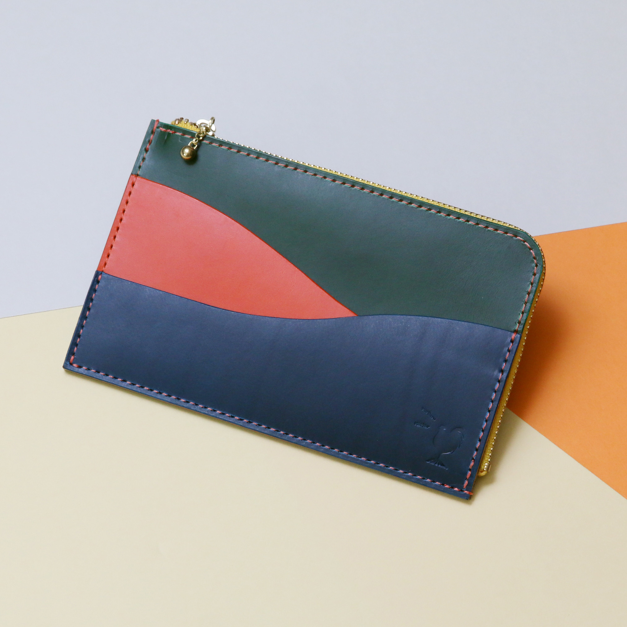 マルチレザーポーチ『 maestro 』｜ 通帳やスマホ用ポーチとしておすすめ