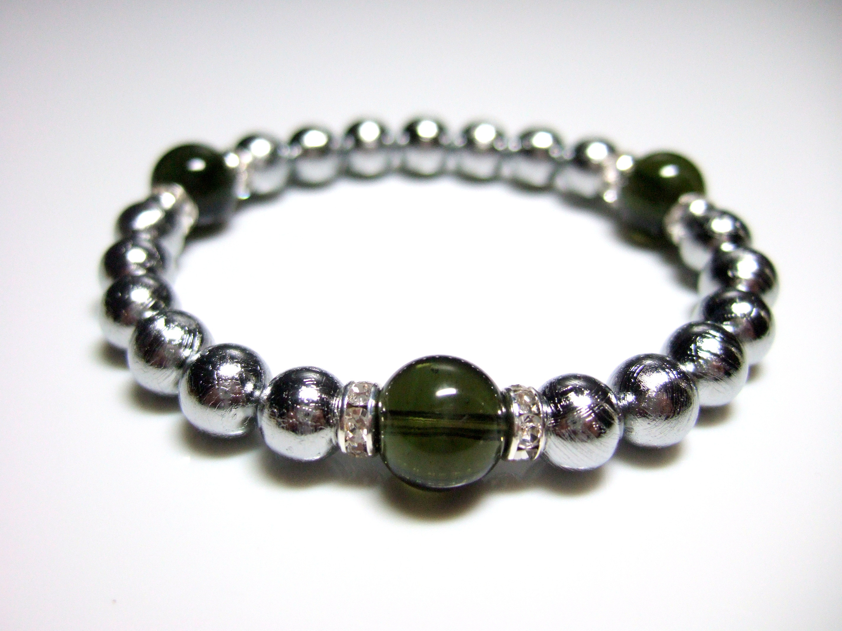 大粒モルダバイト