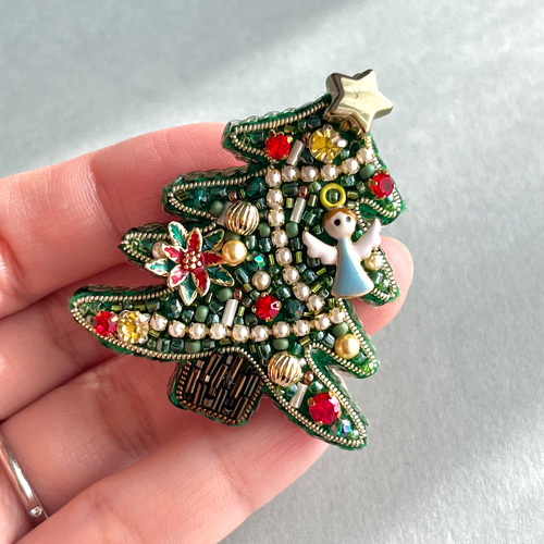 クリスマスツリーのビーズ刺繍ブローチ(天使) ブローチ