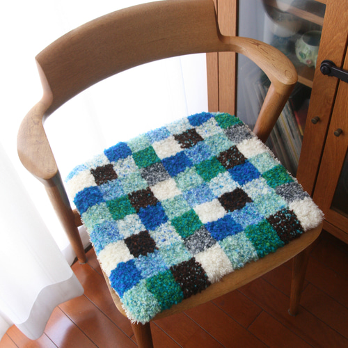 ノッティングチェアマット ホームスパン（手紡ぎ手織り）【チョコ