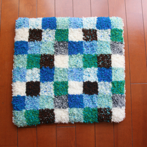 ノッティングチェアマット ホームスパン（手紡ぎ手織り）【チョコ