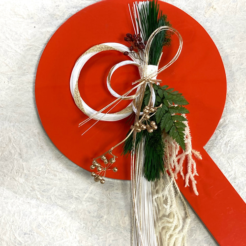 ナチュラルな松とヒカゲノカズラの清らかな金白水引のしめ飾り